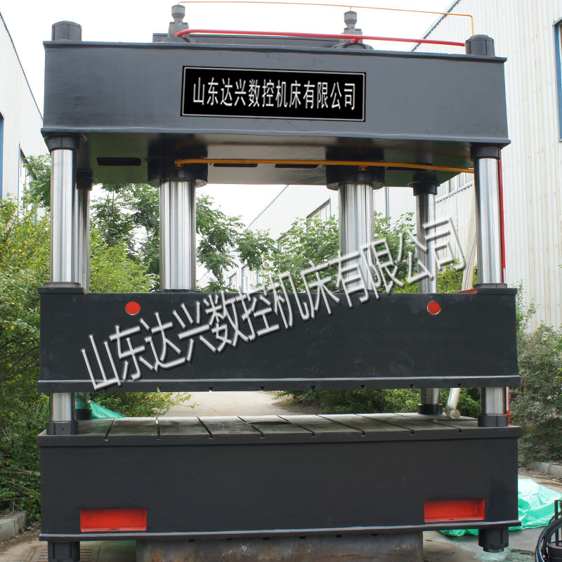 為江蘇客戶(hù)定制1200噸三梁四柱液壓機(jī)